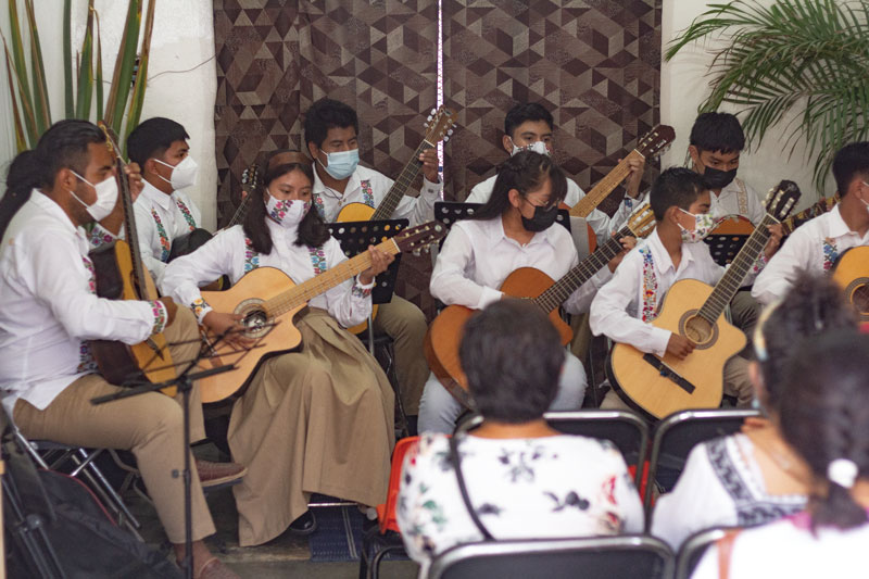 Orquesta de Guitarras “Mekahuehuetl”