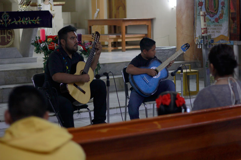 Orquesta de Guitarras "Mekahuhuetl", Fotografías: Ojo de la Montaña y Periscopio Films.