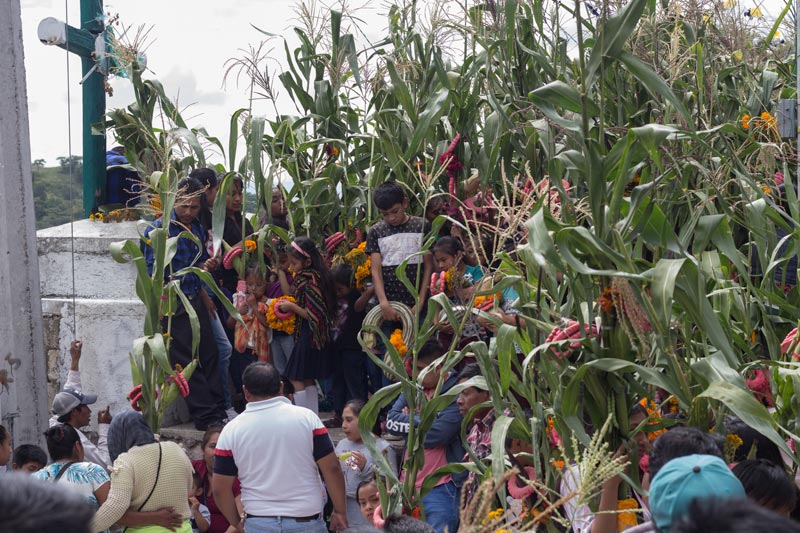 Lugar conocido como "La Cruz" en donde se lleva a cabo el ritual del Baile de la Milpa.