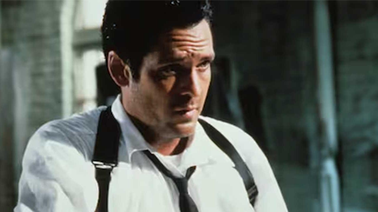 El momento que lo hizo leyenda: Michael Madsen como Mr. Blonde en la escena más perturbadora de 'Reservoir Dogs'. Clásico del cine de culto