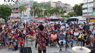 Rock a la orilla del mar