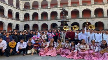 A las bandas infantiles de Oaxaca les entregan nuevos instrumentos