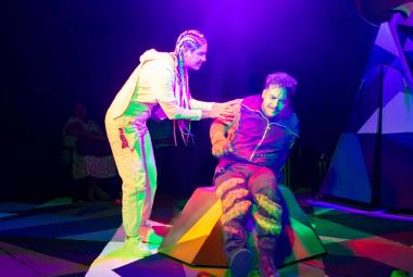 Michelle Serna y Leonardo Cuesta en escena durante la puesta en escena "Desiertos Amores", obra de teatro sobre relaciones tóxicas y abuso narcisista dirigida por Gabriel Brito en el Centro Cultural Domingo Soler, Acapulco