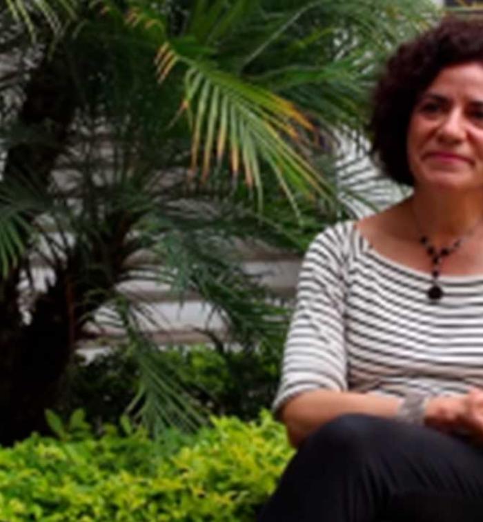 Retrato de la dramaturga mexicana Silvia A. Peláez, ganadora del Premio Nacional de Dramaturgia Juan Ruiz de Alarcón 2026.